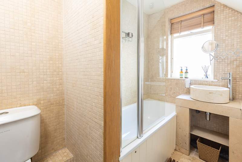 And a compact bath with shower over, perfect for a refreshing shower after a busy beach day.