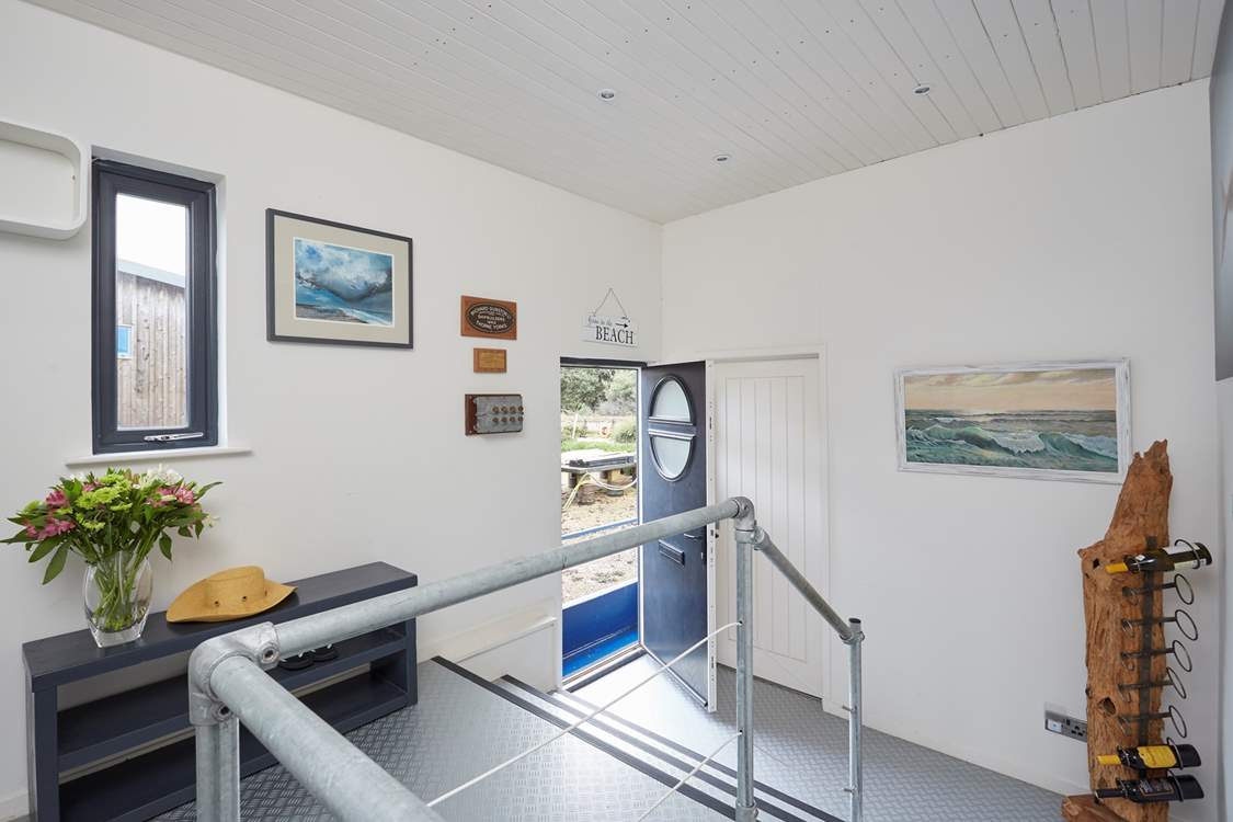 The welcoming entrance hall to Newclose Houseboat.