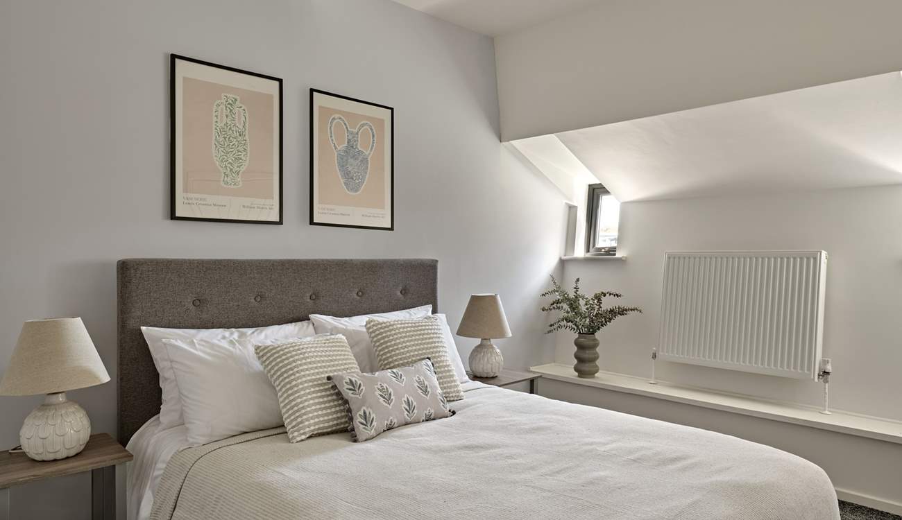Lit up by charming portholes, bedroom 3 is lovely and cosy and also has the luxury of an en-suite.