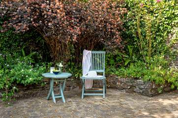 A lovely spot to chill out with your favourite tipple and holiday read
