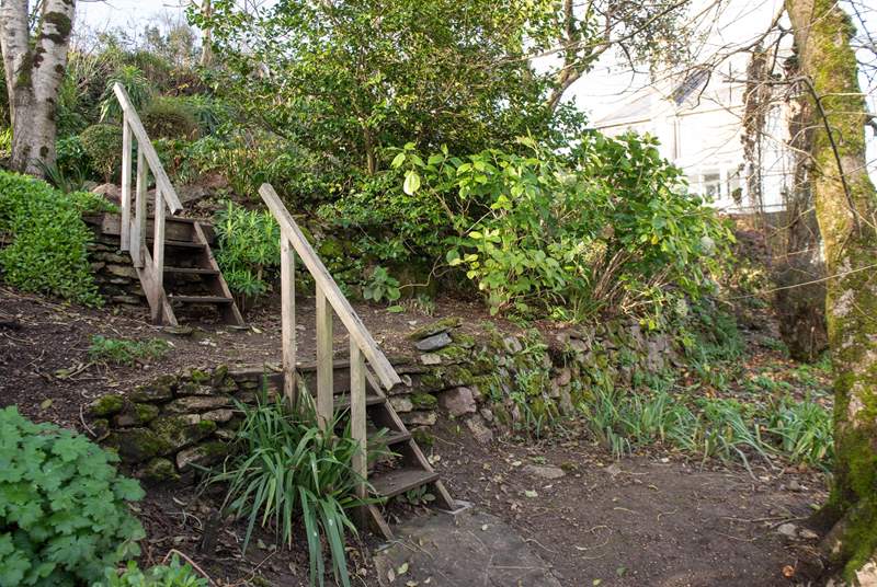 Please take care on the steps to the communal garden.
