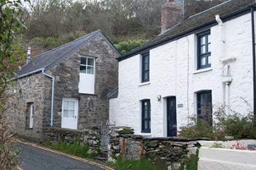 Troed-y-Rhiw is a gorgeous traditional Pembrokeshire cottage.