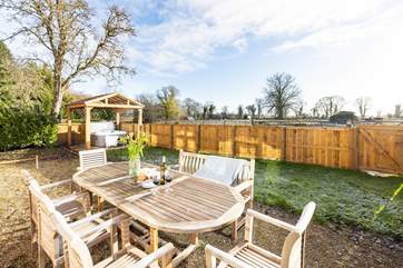 The wonderful outside space with a relaxing hot tub