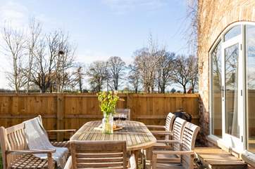 Enjoy dinner and drinks under the sunshine.
