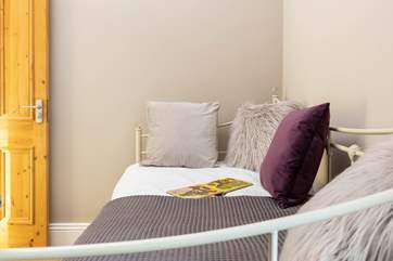 The sweet single bed.