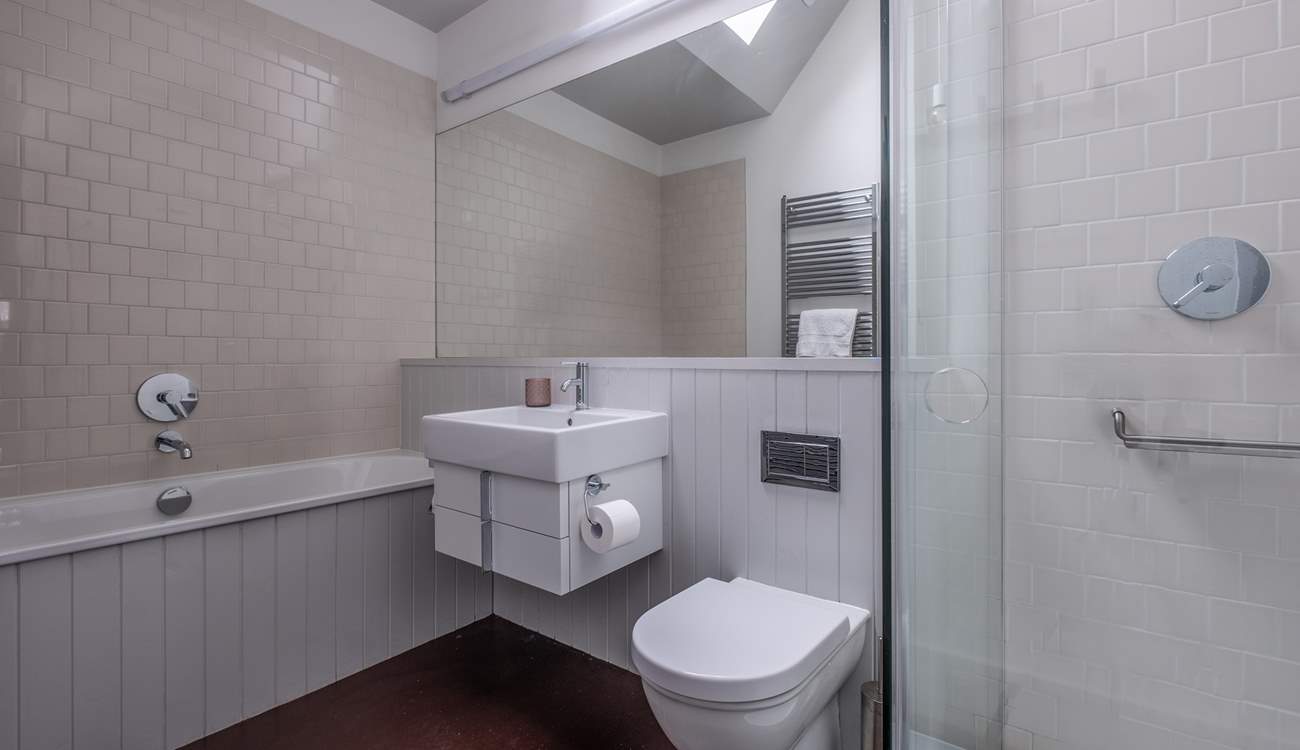 The en suite bathroom.