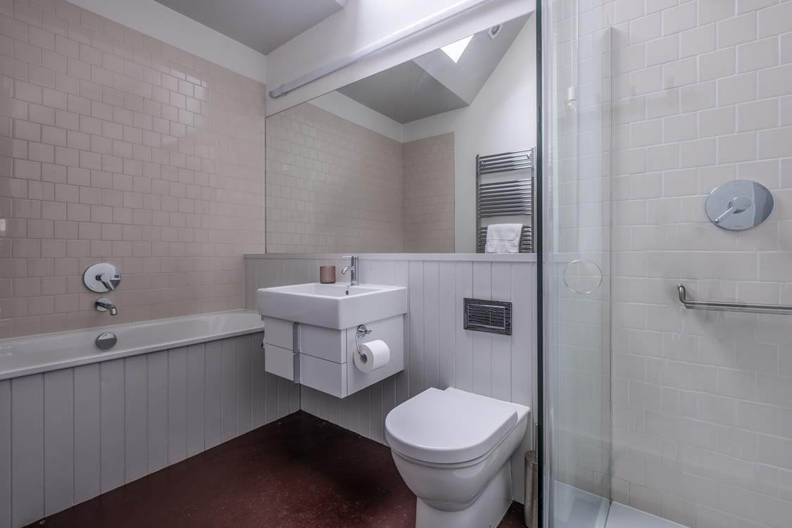 The en suite bathroom.