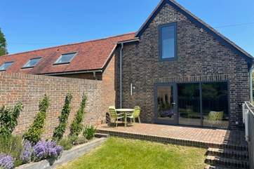 Welcome to South Barn, a contemporary barn situated in a secluded valley between West Hoathly and Ardingly.
