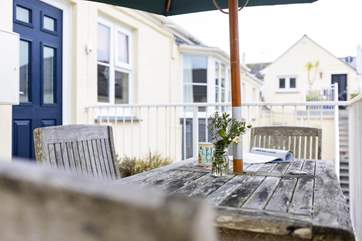 Spinnakers sits in a small collection of similar apartments a few moments away from the harbour.