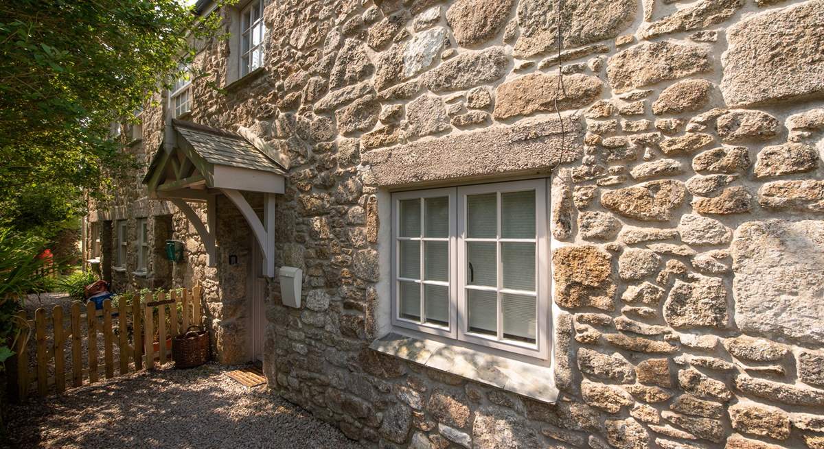 Welcome to Bythmoy, a gorgeous Cornish cottage. 