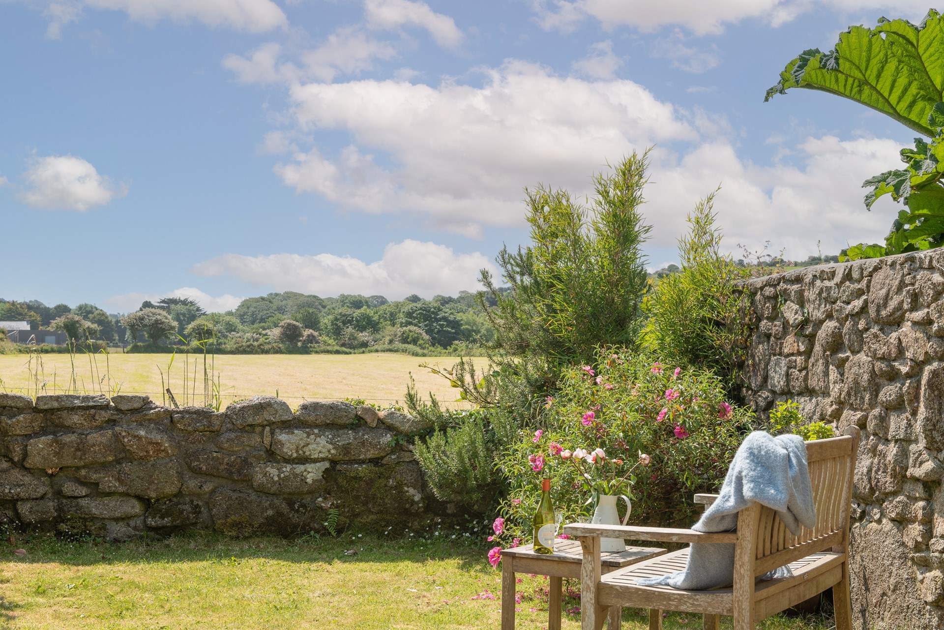 Please be mindful of your dogs when in the garden. The field over the hedge often has cows and horses visiting and the farmer would prefer them to be kept quiet. There is an electric wire in place to protect the livestock and keep them safe.