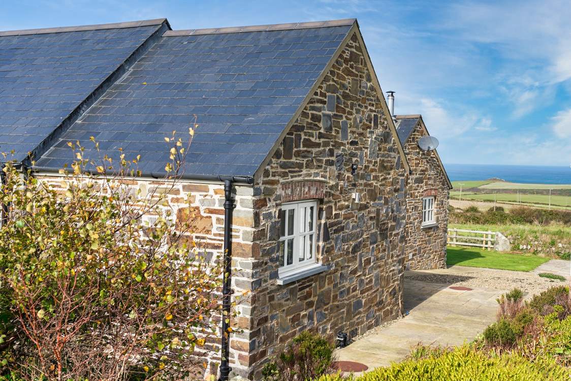 A beautifully renovated barn conversion set in an area of spellbinding beauty and sea views.