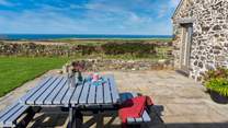 For sunny breakfasts or a sundowner after dinner al fresco. 