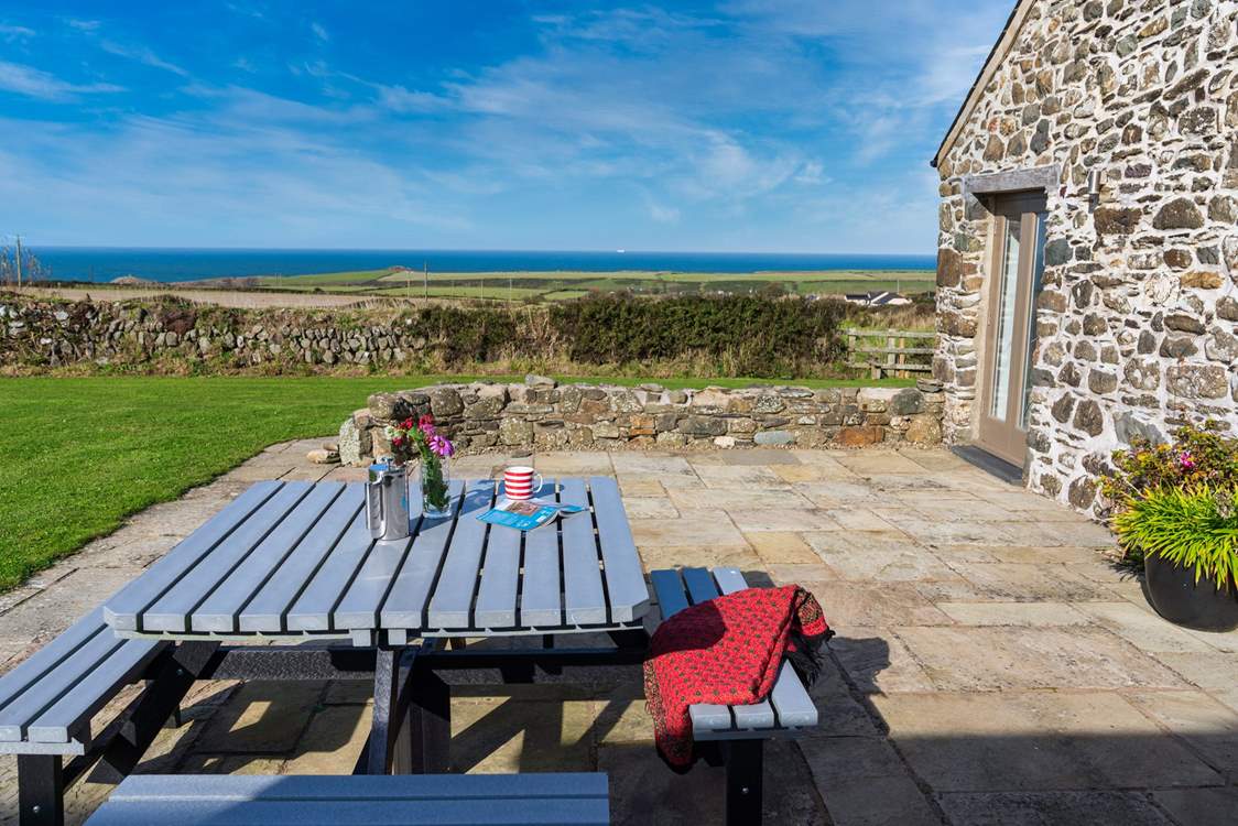 For sunny breakfasts or a sundowner after dinner al fresco.