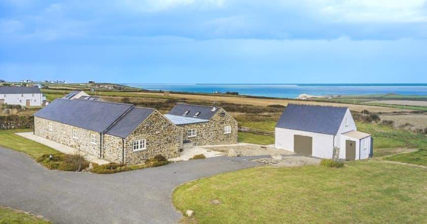 Nestling in its own grounds, with sea views, The Fold offers spacious, luxurious accommodation near many spectacular Pembrokeshire beaches. 