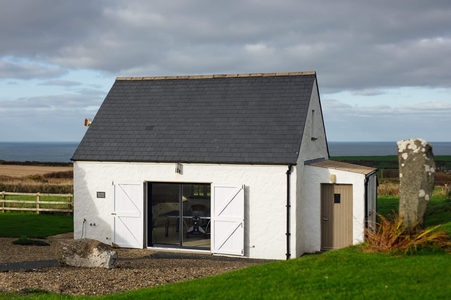 Perfect on rainy days, a spacious games room. 