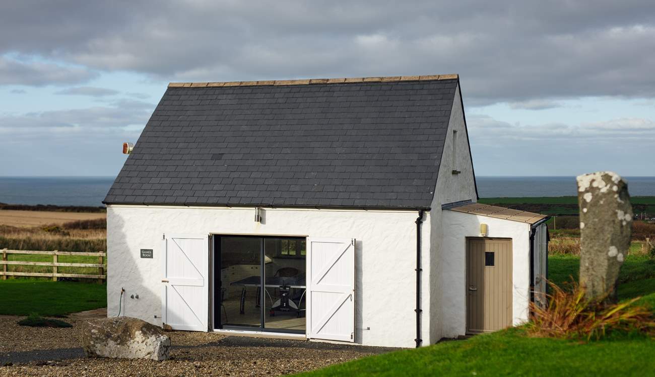 Perfect on rainy days, a spacious games room. 