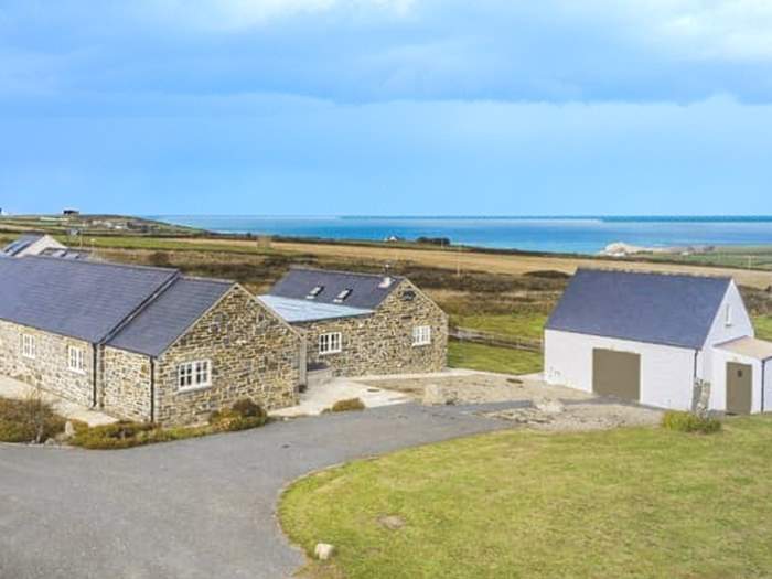 The Fold, Sleeps 8 in St Davids