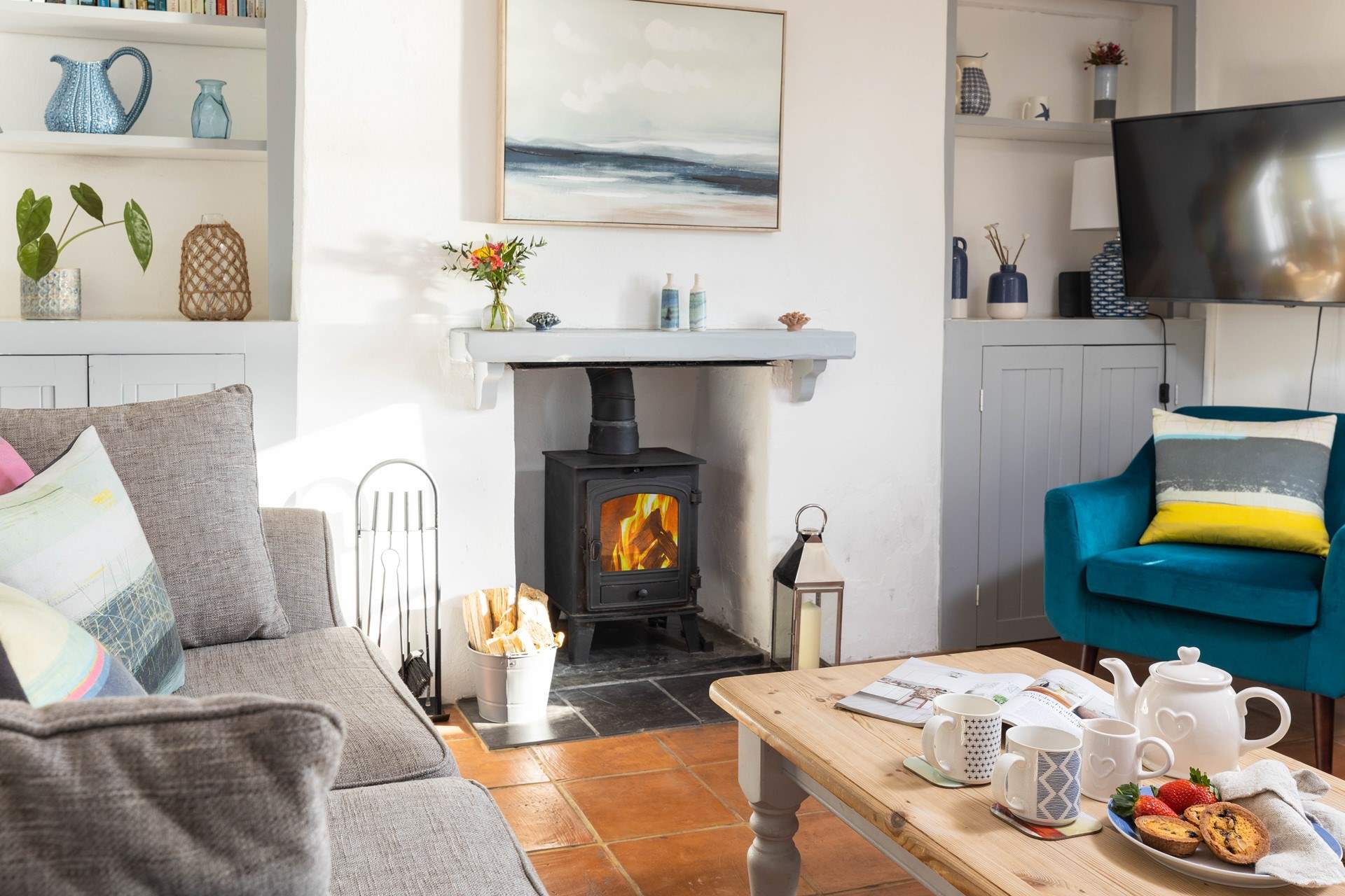 Snuggle up on the sofa after a busy day and watch the Smart TV.