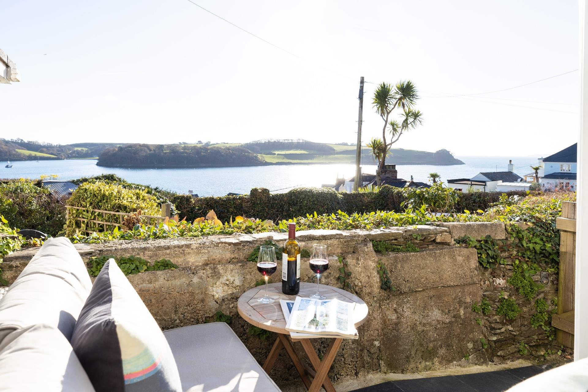 Chapel Cottage is a charming cottage with fabulous views towards the Carrick Roads, Place and Falmouth Bay.