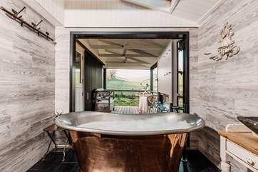 Soak in the copper roll-top bath tub and admire this heavenly view.