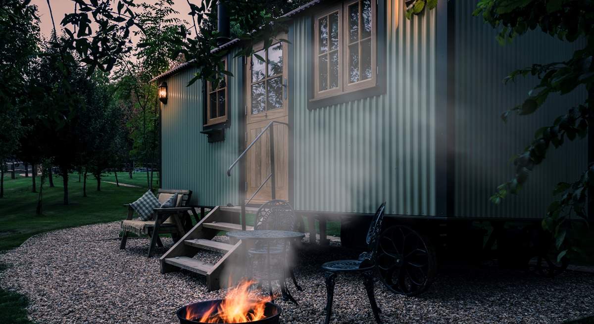 Cosy up around the fire-pit and toast marshmallows under the stars. 