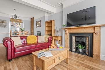 Relax after a busy day of exploring and catch up on the latest movies on the Smart TV.