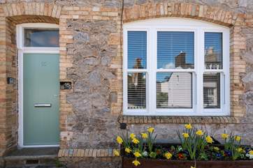 Welcome to this very pretty cottage.