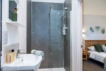 The bedroom has an en suite shower-room.