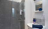 The stylish en suite shower-room. - Thumbnail Image