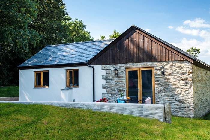 The Stables is a 1 bedroom, dog friendly holiday cottage near Looe, South Cornwall.