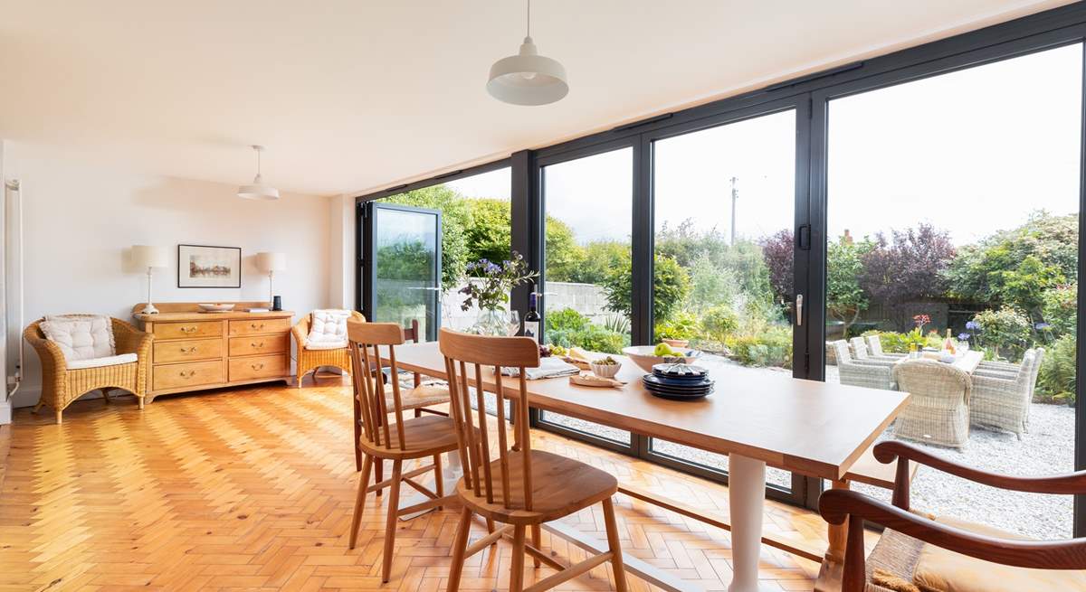 Now that is what you call a dining space, inside and out.