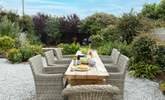 Al fresco dining, the perfect holiday pastime! - Thumbnail Image