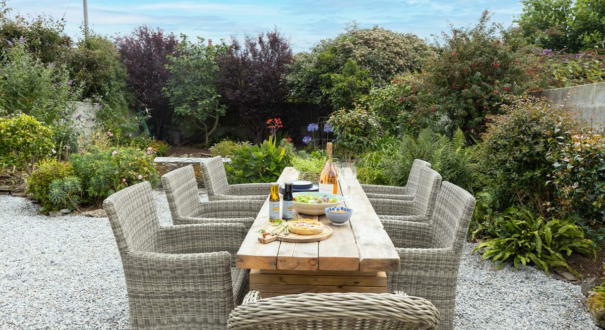 Al fresco dining, the perfect holiday pastime!