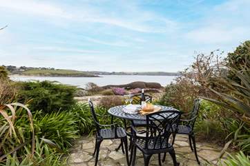 Enjoy al fresco dining with this delightful view!