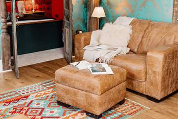 The talented owners are artists themselves, their creative flair flows throughout this lovely hideaway.
