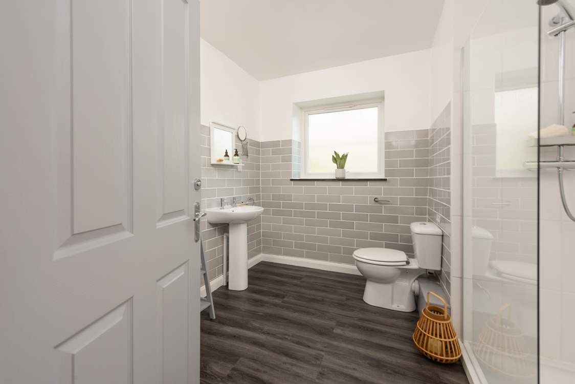 The Garden Lodge has a separate shower-room .