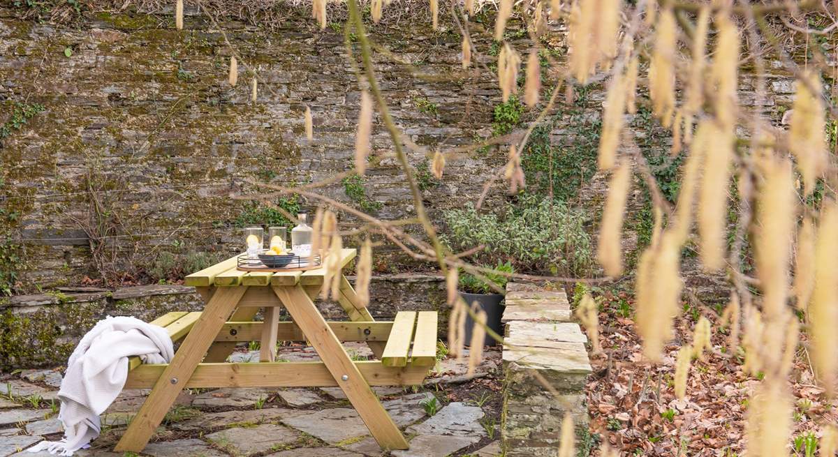 There's a choice of places to sit out in the garden to enjoy meals in the best of the Cornish sunshine and watch the bird and wildlife.