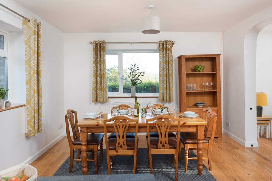 Gather together around the dining-table and enjoy long leisurely holiday meals.