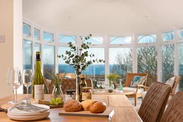 What a wonderful backdrop for your meal times.