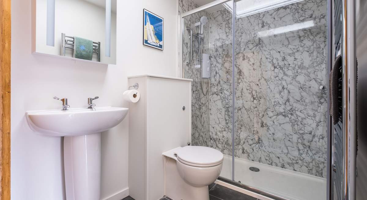 You will find an en suite shower-room through the adjoining door.