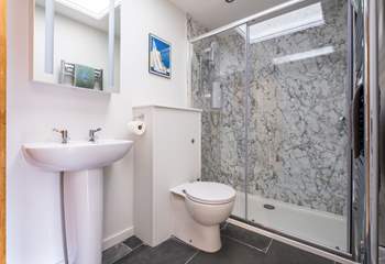 You will find an en suite shower-room through the adjoining door.