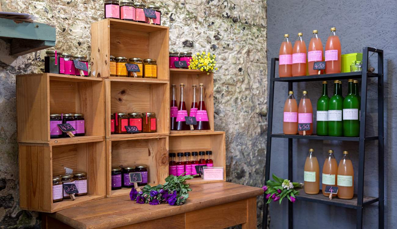 You can visit the shop to purchase some lovely home-made produce including mulberry white wine vinegar, mulberry jams, chutneys and pure apple juice.