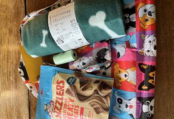 Get a Dogtastic Welcome fold up bag to take home when you book between 01/10/2025 and 01/01/2026.  In the bag is a blanket, chews, poo bags and Dogs Welcome Pubs list.