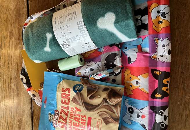 Get a Dogtastic Welcome fold up bag to take home when you book between 01/10/2025 and 01/01/2026.  In the bag is a blanket, chews, poo bags and Dogs Welcome Pubs list.