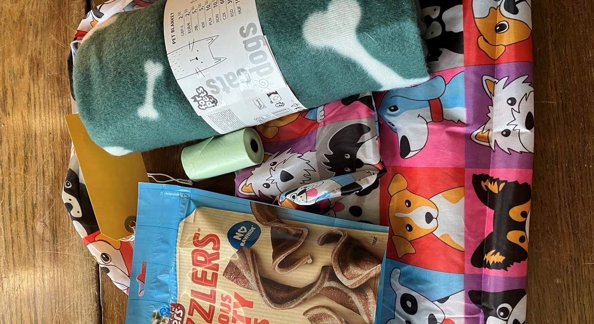 Get a Dogtastic Welcome fold up bag to take home when you book between 01/05/2025 and 01/09/2025.  In the bag is a blanket, chews, poo bags and Dogs Welcome Pubs list.