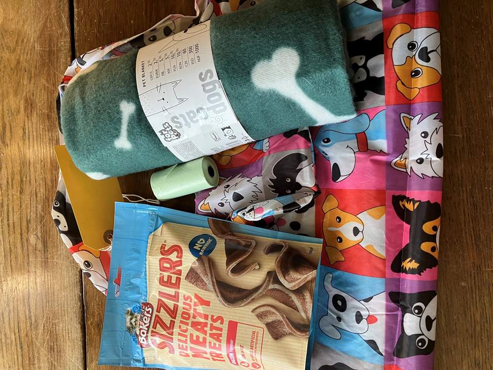 Get a Dogtastic Welcome fold up bag to take home when you book between 01/10/2025 and 01/01/2026.  In the bag is a blanket, chews, poo bags and Dogs Welcome Pubs list.