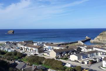 Seaside Stories is perfectly situated in a row of similar properties to the left, just a moments walk away from the beach.
