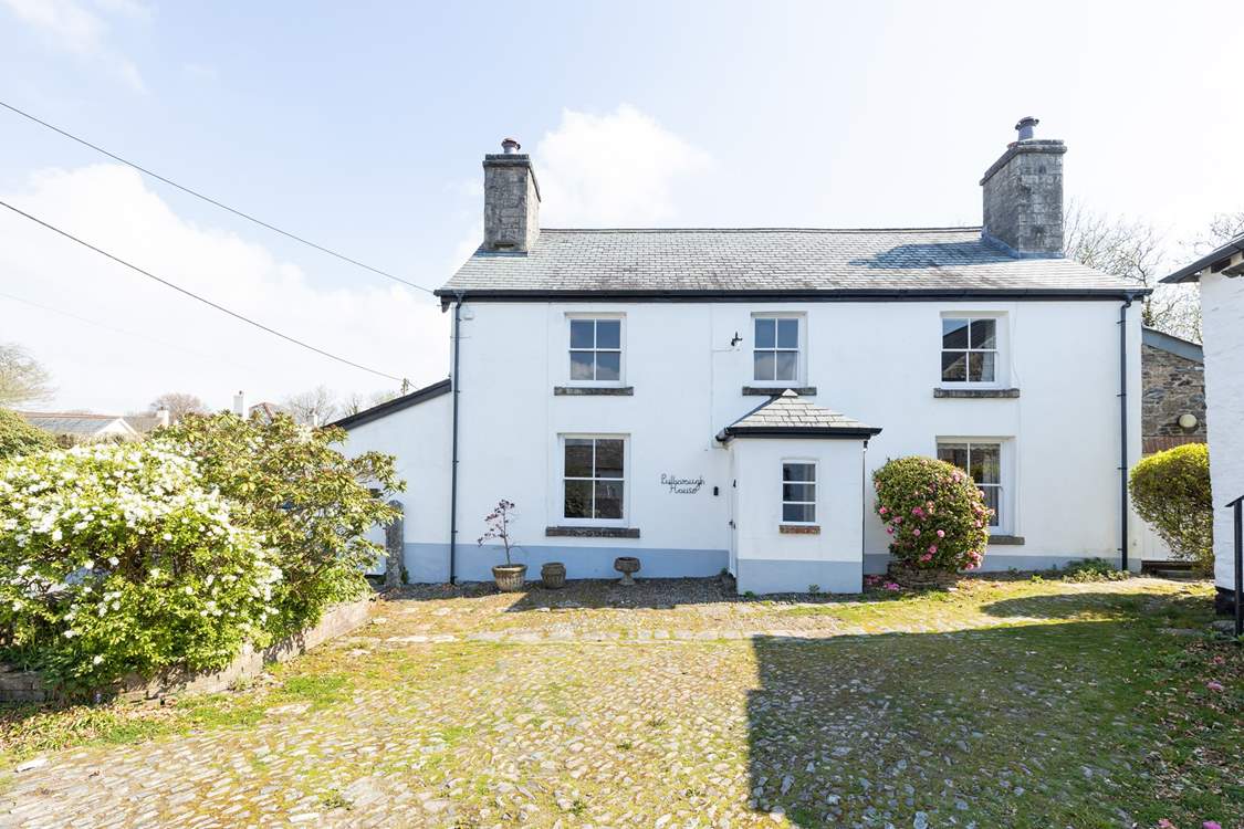 Pulborough House sits in a shared cobbled courtyard in the heart of the village and is simply a short stroll away from the award winning pub.