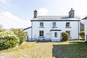 Pulborough House sits in a shared cobbled courtyard in the heart of the village and is simply a short stroll away from the award winning pub.